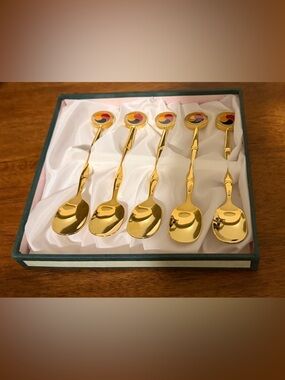 Vintage Boxed Set of 5 Korean 24 Kt Gold